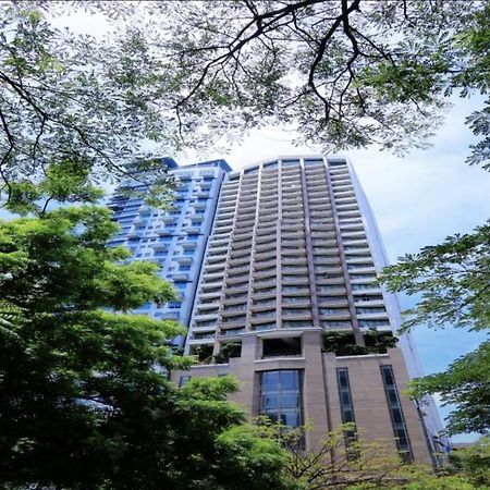 One Bedroom Apartment With Netflix At Greenbelt Makati Manille Extérieur photo